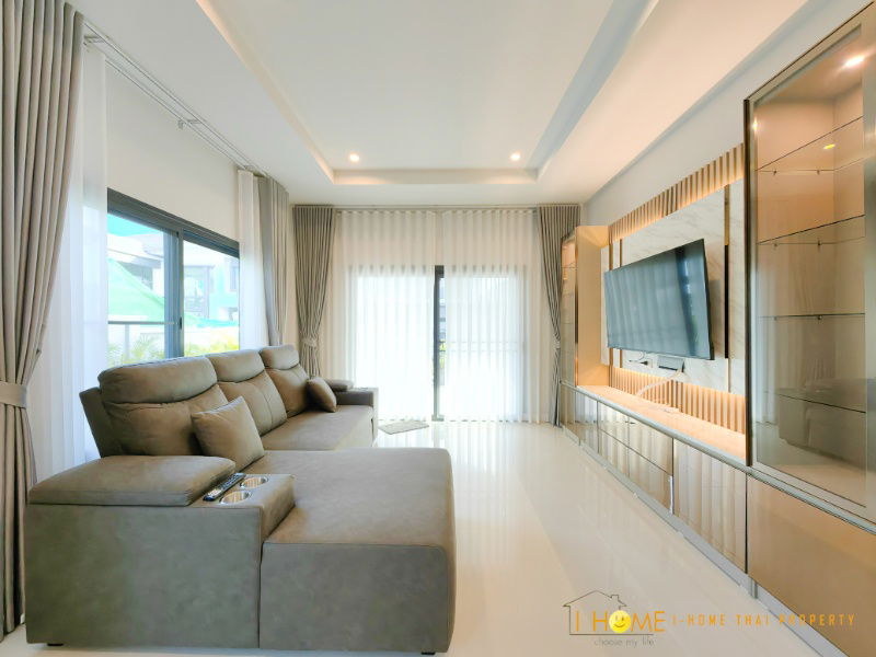 picture Two storey house for rent with 4 bedrooms,3 toilets and 2 kitchens.  - 8/43