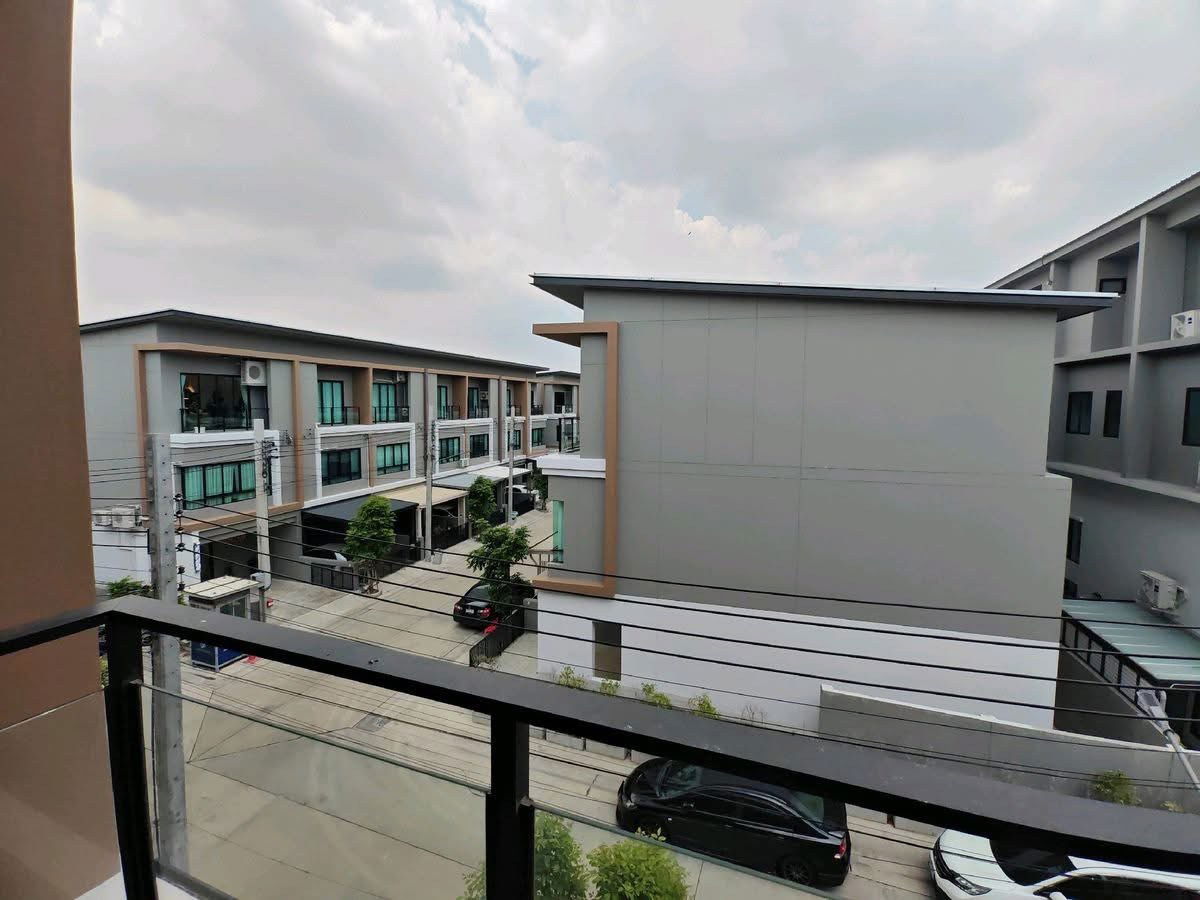 picture Townhome for Rent – Premium Place Phahonyothin–Ramintra 3-storey townhome with 4 bedrooms in a prime location near BTS Sai Yud and Saphan Mai. - 14/17