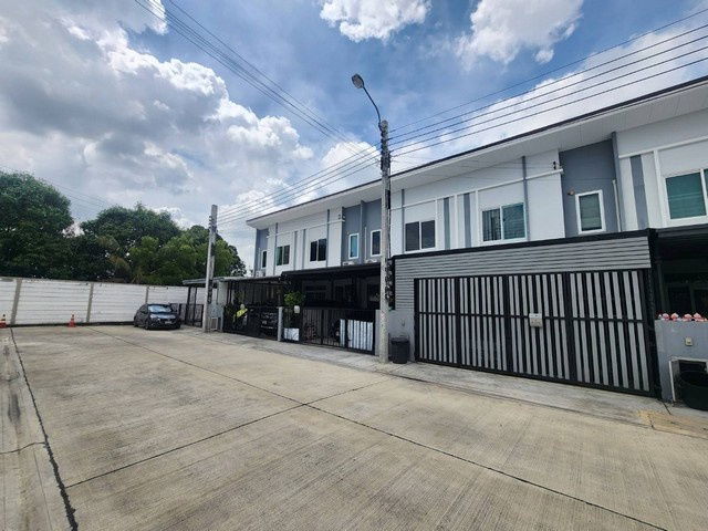 picture FOR SALE  HOUSE PROPERTY  2950000 BAHT. - 2/8