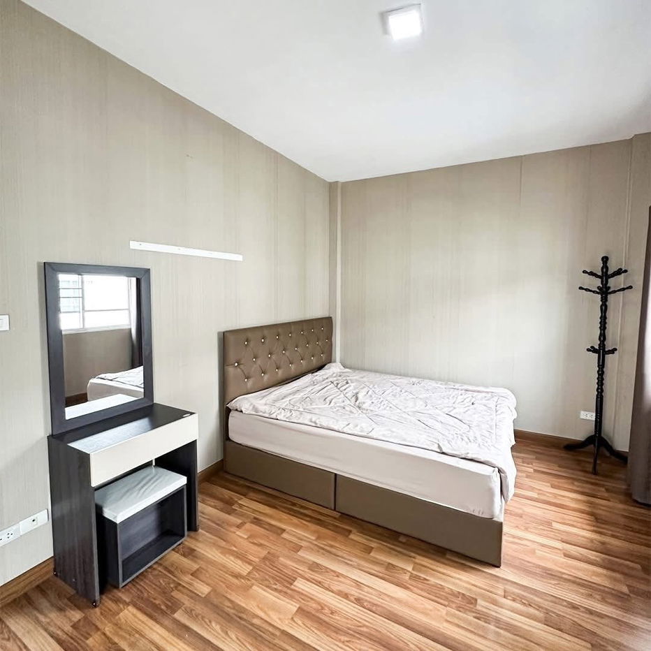 รูป 🏡 ให้เช่าทาวน์โฮม 3 ชั้น – หมู่บ้านธนาภิรมย์ (ศรีนครินทร์–วงแหวน) 4 ห้องนอน 5 ห้องน้ำ หลังใหญ่ตกแต่งครบ - รูปที่ 9/10