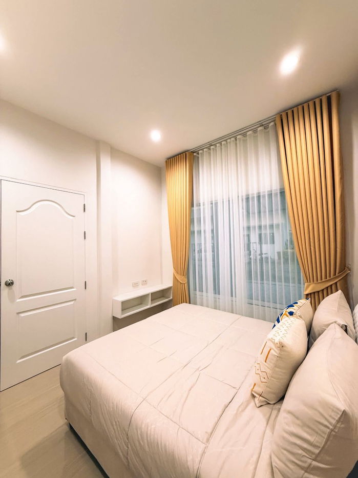 รูป บ้านแฝด ทรงโมเดิร์น แต่งใหม่ รีโนเวทพร้อมอยู่ ในซอยเนินพลับหวาน - รูปที่ 13/22