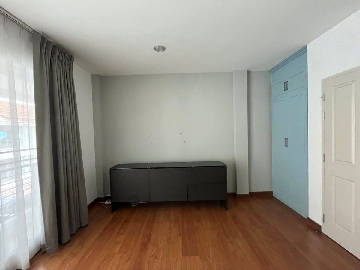 picture For rent Ban Klang Muang Sathorn-Taksin2 fully fitted - 18/19