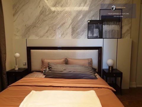 The Ritz-Carlton Residences 400 m to BTS Chong Nonsi / 1.2 km to MRT Silom #2025112713185