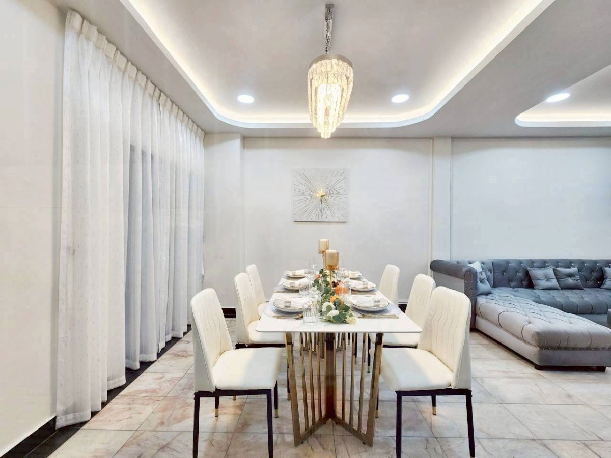 picture 3-Storey Townhome for Rent, Behind Central Rama 9 Prime downtown location with excellent accessibility Usable area 400 SQM  with 6 bedrooms - 13/19