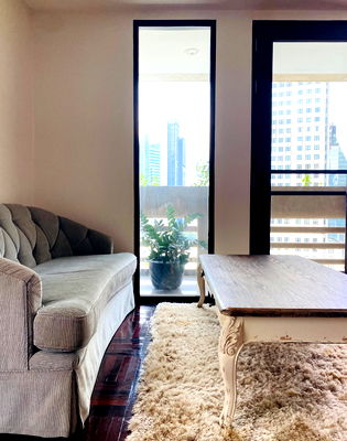 คอนโดให้เช่า : คอนโด 4 ห้องนอนกว้างขวางพร้อมวิวเมืองที่ City Lakes Tower สุขุมวิท 16 คลองเตย