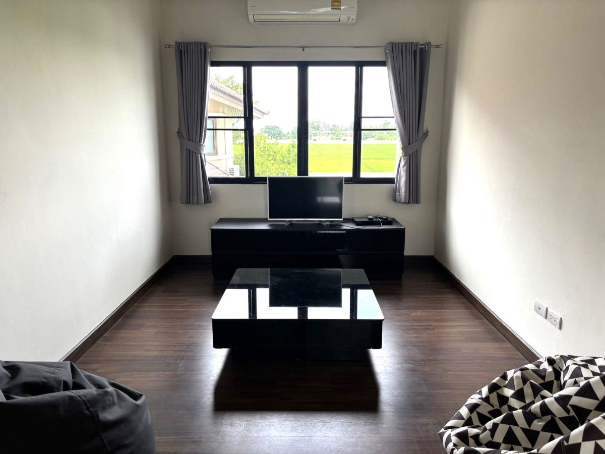 picture  Two storey house for rent with 5 bedrooms,5 toilets and 1 kitchen.  - 11/25