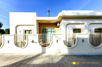 Houses for sale Northern Region Industrial Estate Lamphun : Single-storey detached house for sale  3 bedrooms 2 bathrooms and 1 parking.