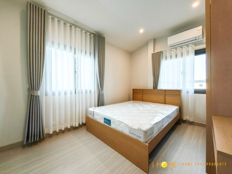 picture Two storey house for rent with 4 bedrooms,3 toilets and 2 kitchens.  - 29/43