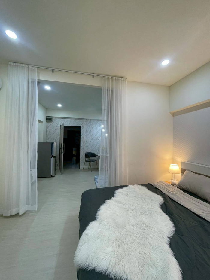 รูป ให้เช่าด่วน พีพี คอนโดเฟอร์ครบ กั้นห้องนอนห้องนั่งเล่น มีที่ตากผ้าระเบียง 8000/เดือน  - รูปที่ 6/11