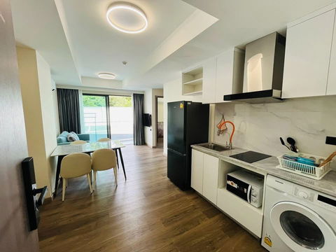 For rent: Luxury resort-style condo 2 Bedroom, only a 5-minute walk to Central Festival