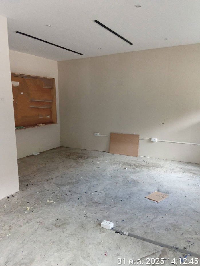 picture Office Buildings for Rent Huai Khwang (Near MRT Huai Khwang) Ready-to-use office compound for rent on Ratchada - 7/22