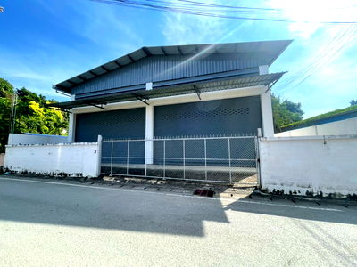 Factory for rent Donkaew Sub District Admin : Warehouse for rent, stock products, 1 bathroom, 2parking spaces.
