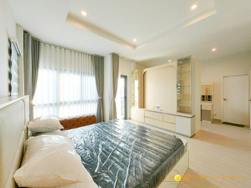 picture Two storey house for rent with 4 bedrooms,3 toilets and 2 kitchens.  - 34/43