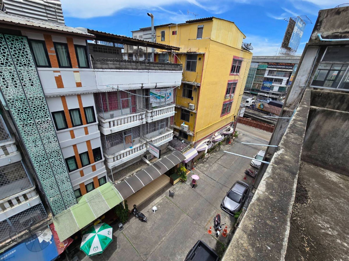 รูป ตั้งอยู่หน้าคอนโด 465 ยูนิต โอกาสทองนักลงทุนสายรีโนเวท!! ขายอาคารพาณิชย์ ใกล้ MRT แจ้งวัฒนะ 14 ระยะเดินจากศูนย์ราชการเฉลิมพระเกียรติ - รูปที่ 14/18