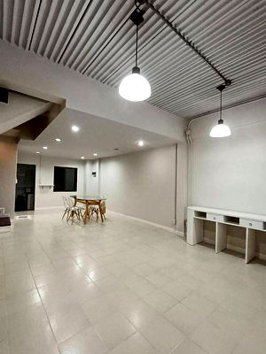 Townhouses for rent Tawanna : For Rent/Sale  Townhouse Baan Klangmuang Rama9  Near The Nine