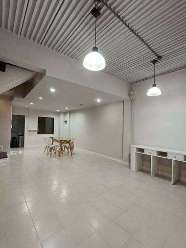 ให้เช่า ขาย​ ทาวเฮ้าส์ 3 ชั้น บ้านกลางเมือง พระราม9 ใกล้ ห้างเดอะไนน์