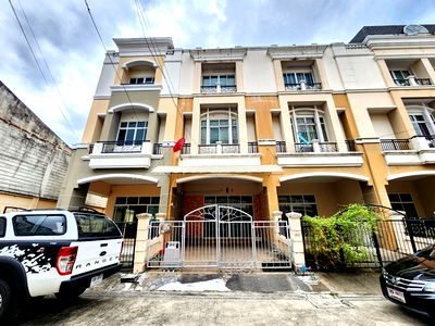 Townhouses for sale Phet Kasem : FOR SALE  TOWNHOUSE PROPERTY  2990000 BAHT.