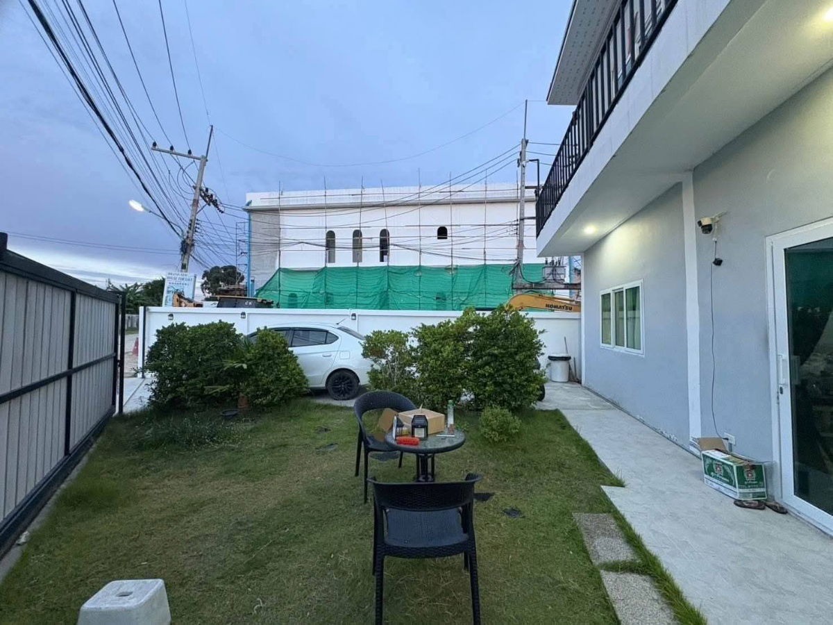 picture House in Huay Yai located behind PTT Huay Yai Station just off the main Huay Yai Road - 3/15