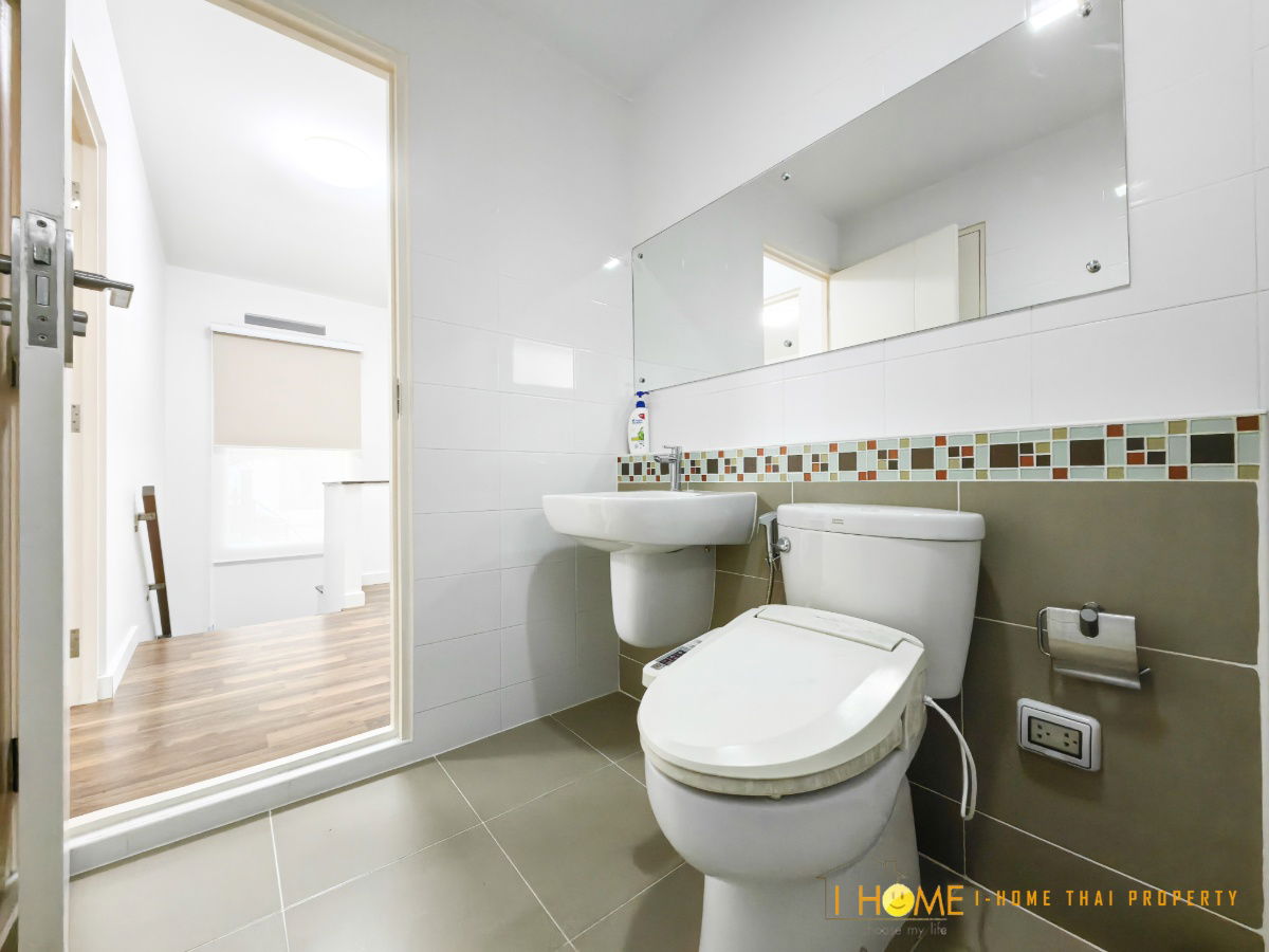 picture  Two storey house for rent with 3 bedrooms,2 toilets and 1 kitchen.  - 20/27