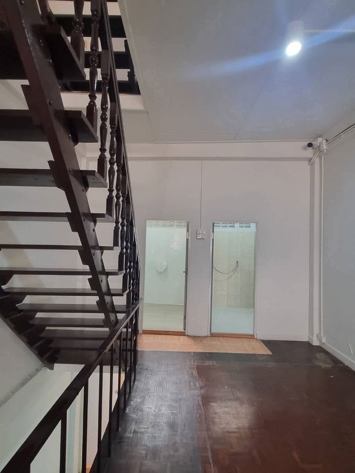 รูป ให้เช่าถูก! ตึกแถว 4 ชั้น ใกล้ BTS บางจาก เพียง! 150 เมตร! - รูปที่ 12/24