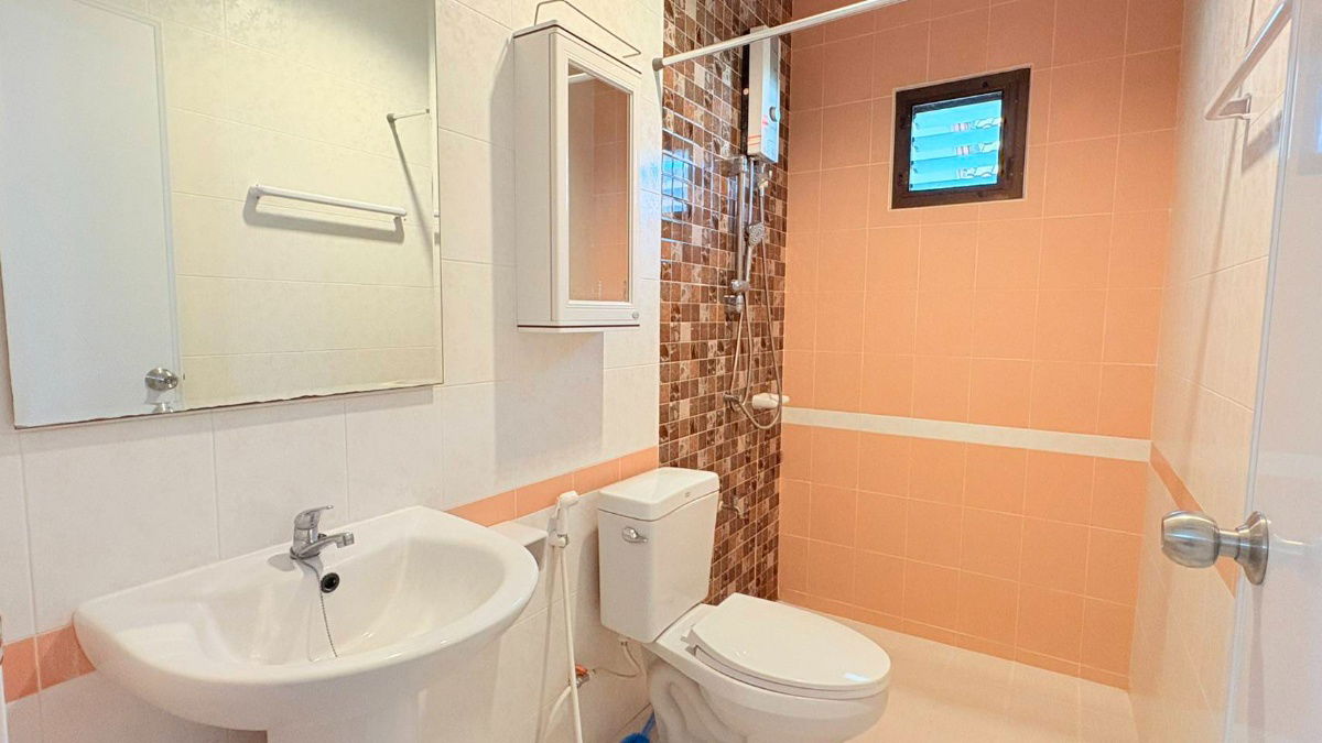 รูป ให้เช่าบ้านเดี่ยวชั้นเดียวในโครงการ มี 3 ห้องนอน 3 ห้องน้ำ 1 ห้องครัว จอดรถได้ 2 คัน .  - รูปที่ 10/20