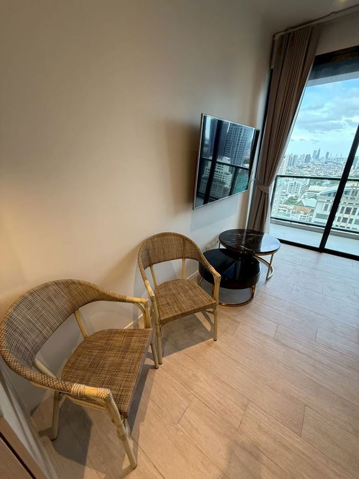 picture The Lofts Silom【𝐒𝐄𝐋𝐋 & 𝐑𝐄𝐍𝐓】🔥1 BED in cream-brown tones. Have fun decorating your room with a premium minimalist🔥 Contact Line ID: @hacondo - 5/9