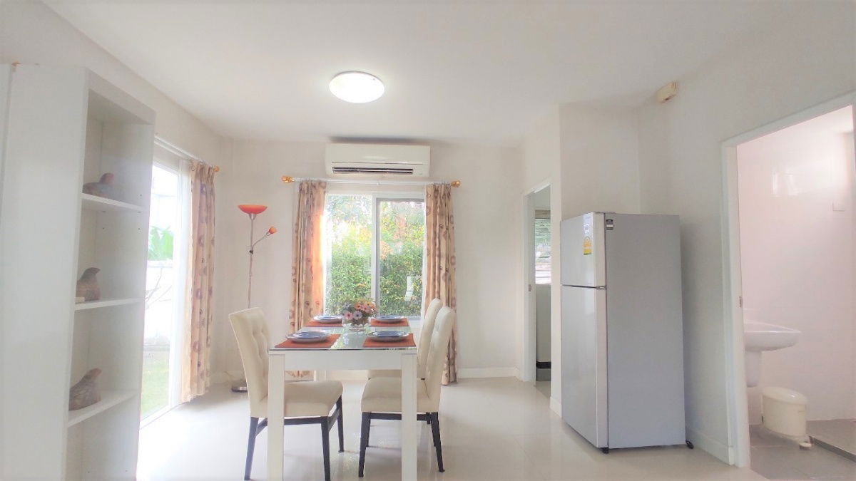 picture Two-story detached house for rent.There are 3 bedrooms and 2 bathrooms. - 9/25