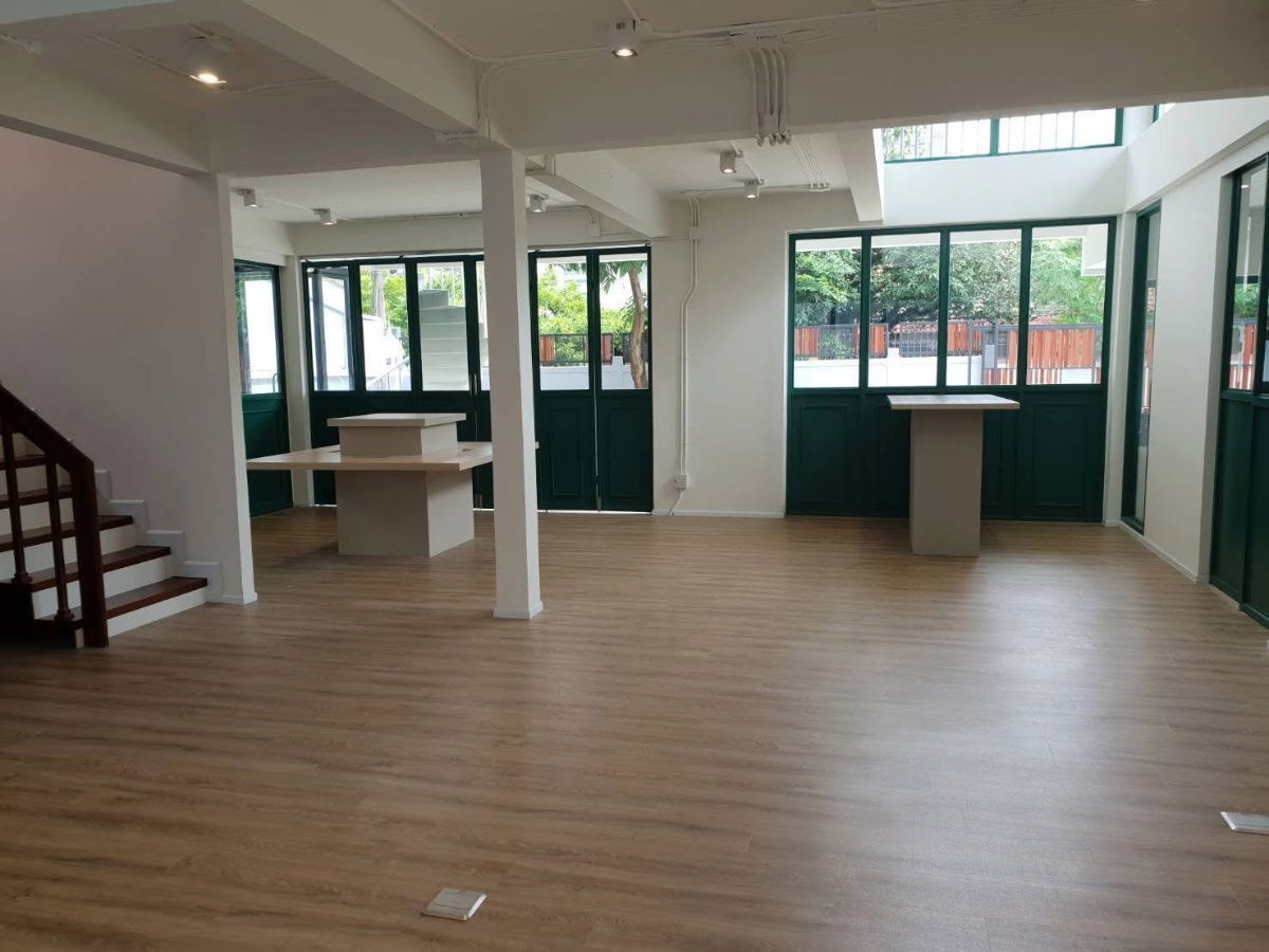 picture Home Office for Rent on Sukhumvit 64 – Excellent Location Only 700 meters from BTS Punnawithi Large land size: 100 sq.w., with parking for 7–8 cars - 12/20