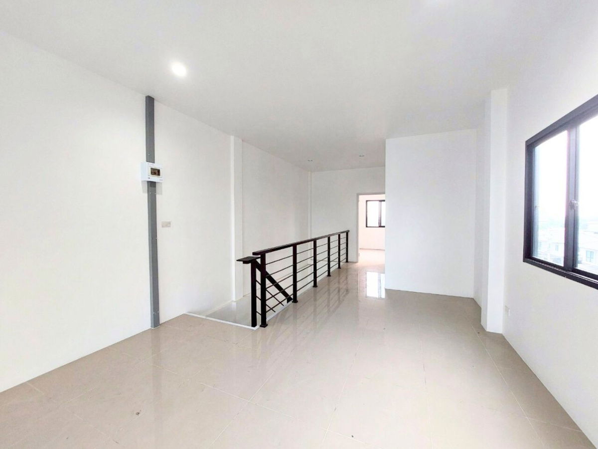 รูป  ให้เช่า อาคารพาณิชย์ 4 ชั้น ห้องมุม ฉัตรหลวง 17 รังสิต-คลองสาม ปทุมธานี ทำเลย่านธุรกิจ เติบโตต่อเนื่อง   - รูปที่ 8/16