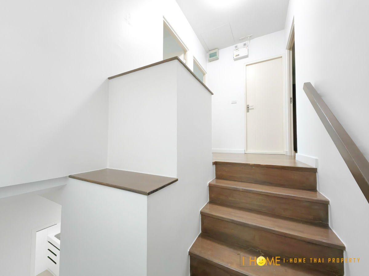 picture  Two storey house for rent with 3 bedrooms,2 toilets and 1 kitchen.  - 14/27