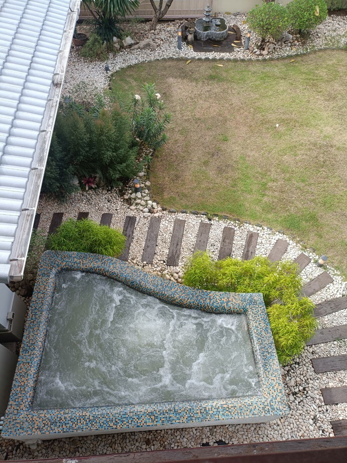 picture Luxury house near Windmill Golf Course, 137 sq. wah, with a jacuzzi in a beautiful front garden. - 1/7