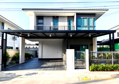 Houses for rent San Kamphaeng Chiang Mai : Two storey house for rent with 4 bedrooms,3 toilets and 2 kitchens. 