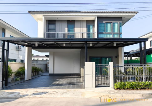 Two storey house for rent with 4 bedrooms,3 toilets and 2 kitchens.