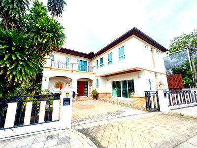 บ้านเดี่ยว ถนนกำแพงเพชร 6 : 🏰บ้านใหญ่ 155 ตรว. ที่ดอนเมือง แกรนด์คาแนล ดอนเมือง 5 ห้องนอน / 6 ห้องน้ำ พื้นที่เยอะจนวิ่งเล่นได้ทั้งครอบครัว + มีเรือนรับรองติดคาแนลในโครงการ!💦