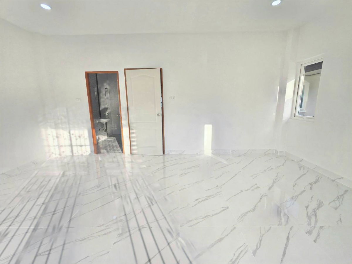 รูป บ้านแฝด ตกแต่งรีโนเวทใหม่ กว้างขวาง ทำเลดี เดินทางสะดวก หมู่บ้าน บุณฑริก นิวสไตล์   ต.ลาดสวาย อ.ลำลูกกา จ.ปทุมธานี  - รูปที่ 31/39