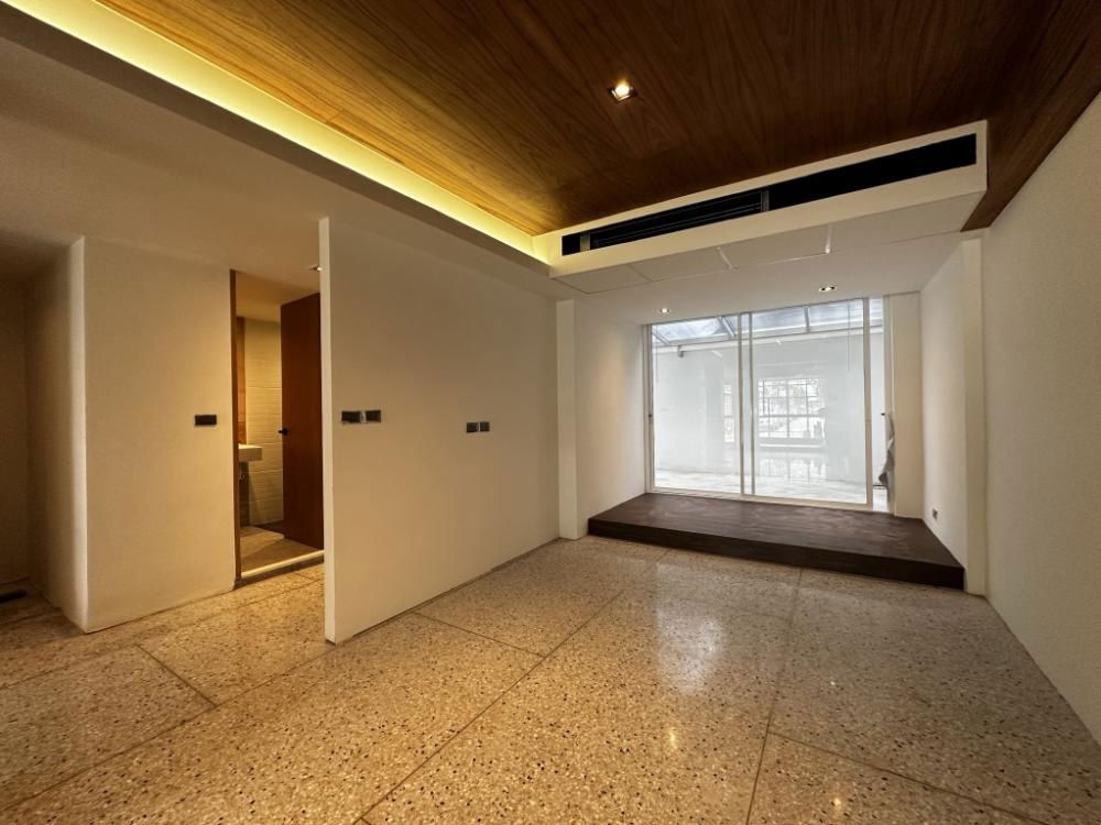 picture S912 [For Sale] Home Office Rama 9 💸 12,900,000 baht 📍 MRT Ramkhamhaeng - 4/22