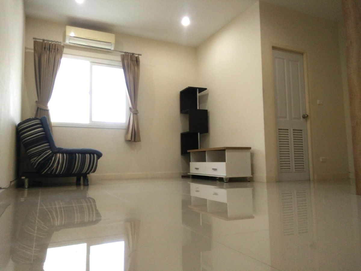 picture Three-storey townhouse for rent  with  3 bedrooms   and 3 toilets. - 4/9
