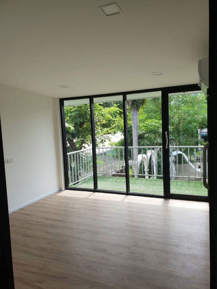 picture Home Office for Rent on Sukhumvit 64 – Excellent Location Only 700 meters from BTS Punnawithi Large land size: 100 sq.w., with parking for 7–8 cars - 15/20