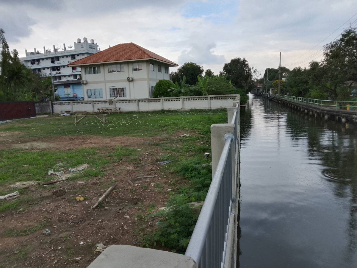 picture Land for Sale – Filled Land with Fencing, 260 sq.wah, Soi Bang Waek 61, Phasi Charoen District, Phutthamonthon Sai 1, Bangkok. Beautiful Plot. - 12/18