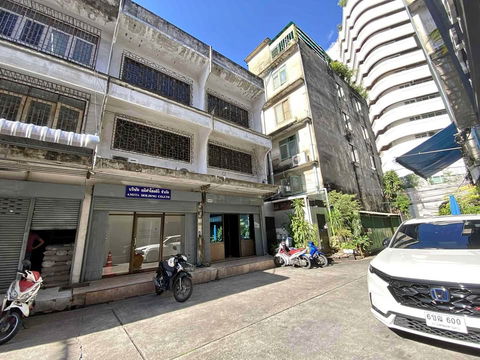 For rent, for rent, for rent, townhouse, Sukhumvit 20, cheap price, interested, Line: @951qfbfi