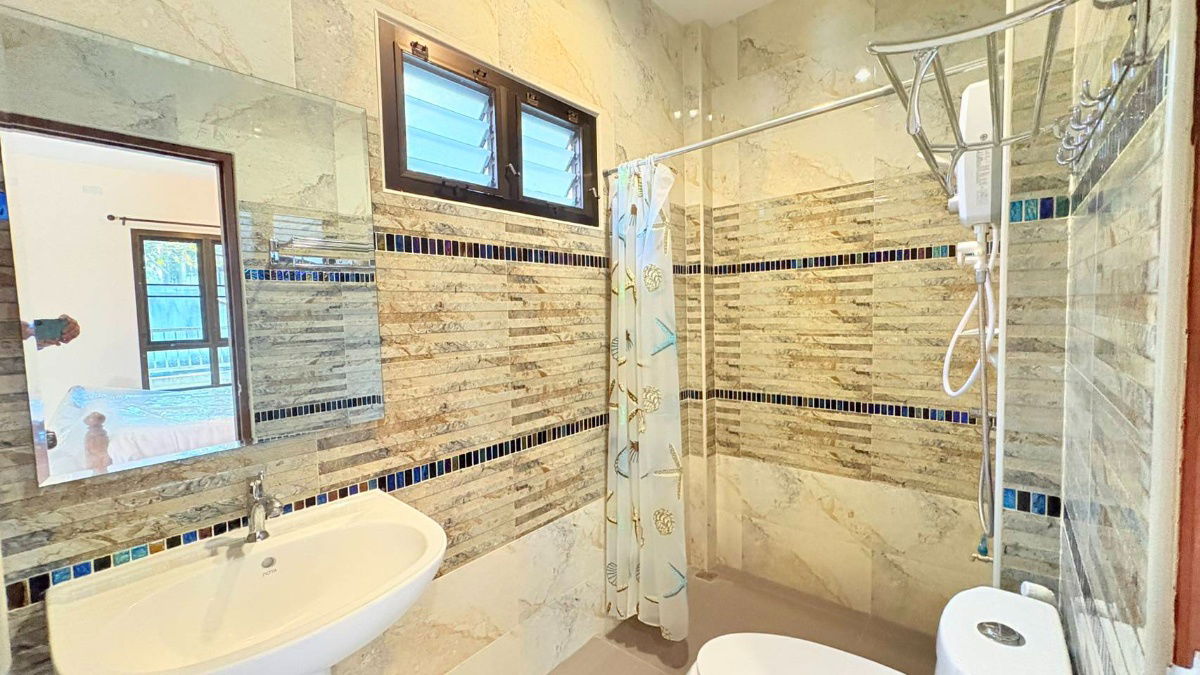 รูป ให้เช่าบ้านเดี่ยวชั้นเดียวในโครงการ มี 3 ห้องนอน 3 ห้องน้ำ 1 ห้องครัว จอดรถได้ 2 คัน .  - รูปที่ 12/20