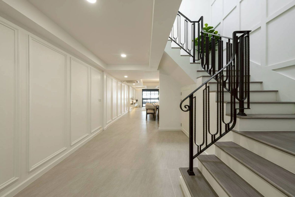 picture Sales 2-story townhome newly renovated in a luxurious modern classic style Khlong Tan Niwet Village, Soi Pridi Banomyong 42 - 7/11