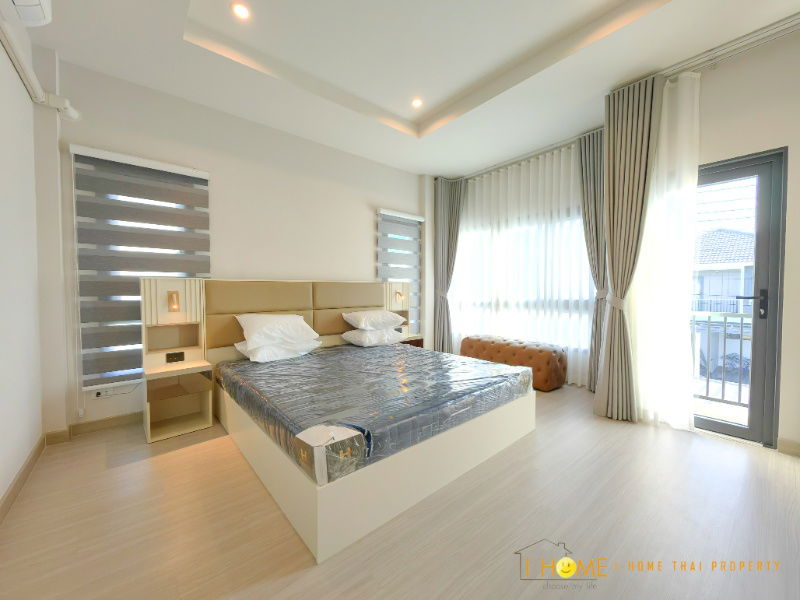 picture Two storey house for rent with 4 bedrooms,3 toilets and 2 kitchens.  - 35/43