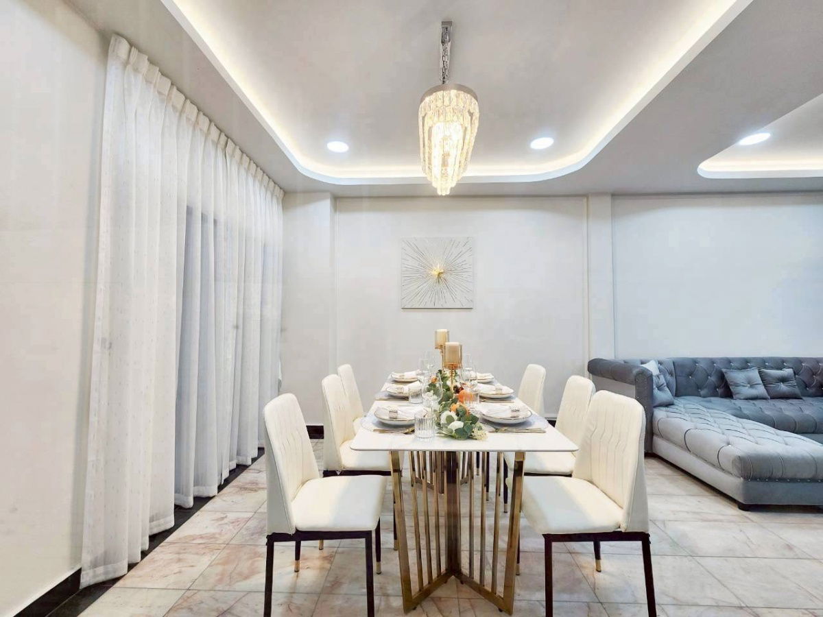 picture 3-Storey Townhome for Rent, Behind Central Rama 9 Prime downtown location with excellent accessibility Usable area 400 SQM  with 6 bedrooms - 12/19