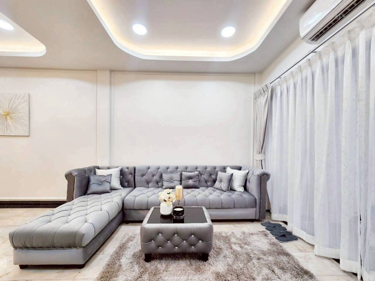 picture 3-Storey Townhome for Rent, Behind Central Rama 9 Prime downtown location with excellent accessibility Usable area 400 SQM  with 6 bedrooms - 7/19