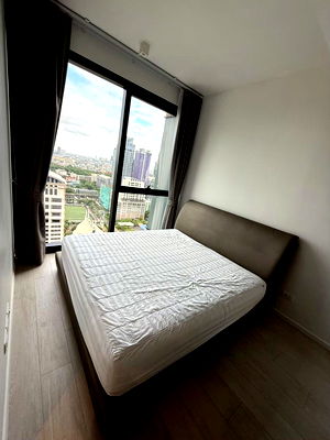 Condos for sale : The Lofts Silom【𝐒𝐄𝐋𝐋 & 𝐑𝐄𝐍𝐓】🔥1 BED in cream-brown tones. Have fun decorating your room with a premium minimalist🔥 Contact Line ID: @hacondo