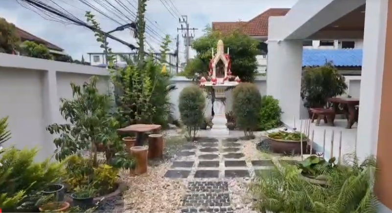 picture Newly home fully furnish ( one floor)  - 2/6