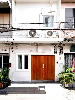 เช่าอาคารพาณิชย์ กระทรวงมหาดไทย : ให้เช่าโฮสเทล 3 ชั้น ใกล้ถนนข้าวสาร ไม่มีค่าเซ้ง พร้อมอุปกรณ์ ตกแต่งพร้อม เฟอร์นิเจอร์ครบ 