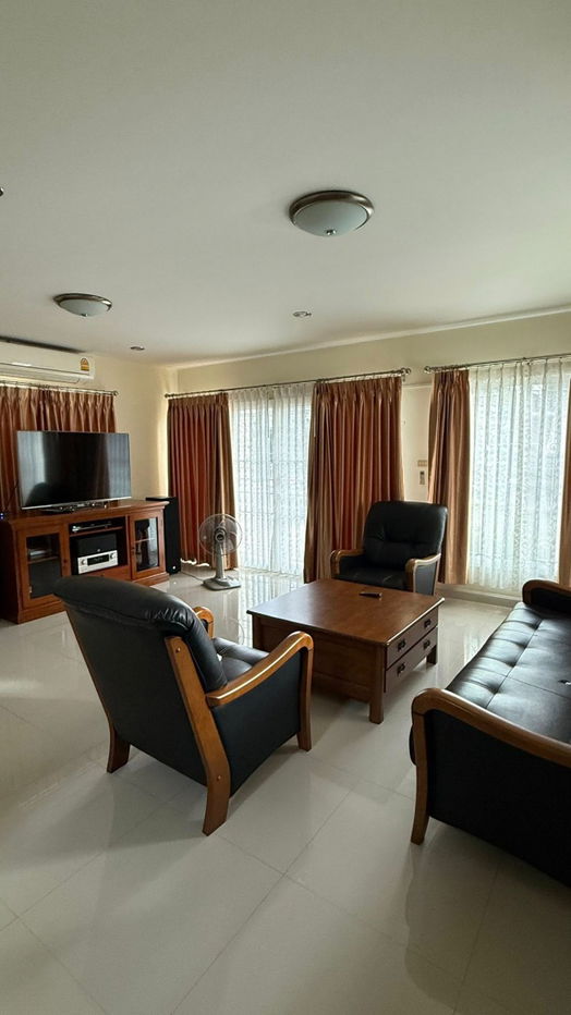 picture Two storey house for rent with 4 bedrooms,4 toilets and 1 kitchen. - 2/7