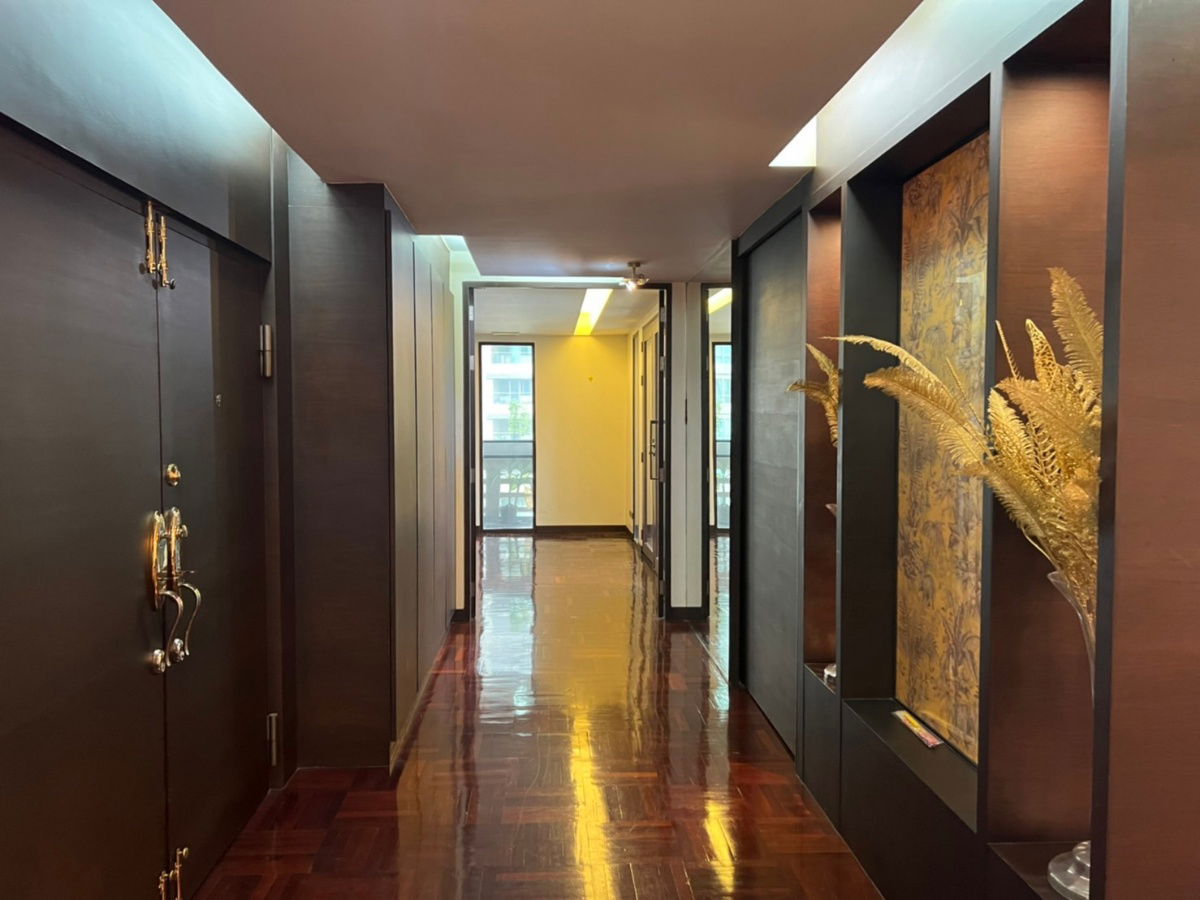picture Spacious 4-Bed Condo with City Views at City Lakes Tower Sukhumvit 16, Khlong Toei - 2/18